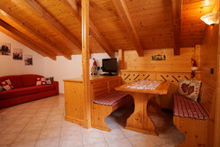 Cucina con soggiorno