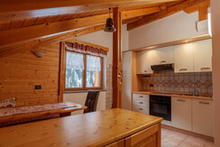 Cucina con soggiorno