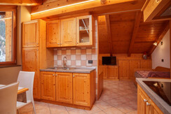 Cucina con soggiorno