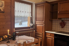 Cucina con soggiorno