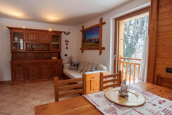 Cucina con soggiorno