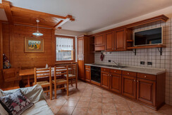 Cucina con soggiorno