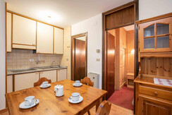 Three beds apartment kitchen