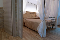 CAMERA DA LETTO CALDA 2