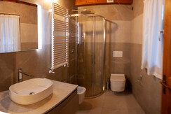 Bagno con doccia