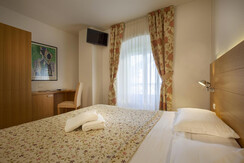 Hot_Romanda2022_02_bassa