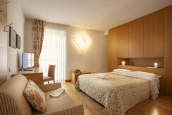 Hot_Romanda2022_08_bassa