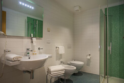 Hot_Romanda2022_04_bassa