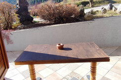 Patio e tavolo esterno privato