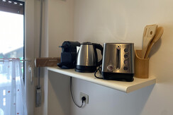 cucina_fornita_di_bollitore_nespresso_e_tosta_pane