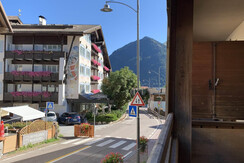 B49E24E1-CA89-42DA-A898-336DE7BB206F