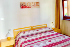 2141F576-7E55-42E8-9248-9AE0913A0EF2