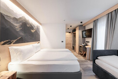 Spires_202_MattiaRizzi_20250915__MR50795_LowRes