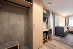 Spires_202_MattiaRizzi_20250915__MR50810_LowRes