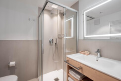 Spires_202_MattiaRizzi_20250915__MR50820_LowRes