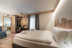 Spires_201_MattiaRizzi_20250915__MR50710_LowRes