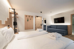 Spires_201_MattiaRizzi_20250915__MR50730_LowRes