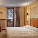  Foto von Superior mit Balkon