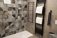 77c03909-f6e3-438e-9f82-f2b073677ca3