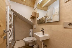 1712245416120520908773785165677