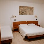  Foto von Dreibettzimmer, Dusche, WC, Standard