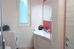Bagno zona notte con lavatrice