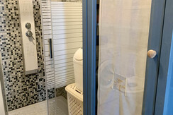 76992543-B8A7-447D-83F9-A352B0BCCF73