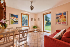 Soggiorno con accesso diretto al giardino