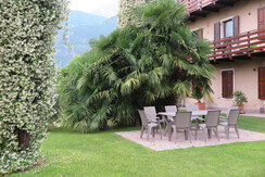 Giardino con angolo relax