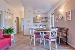 Soggiorno con tavolo da pranzo