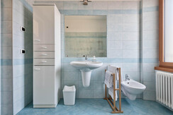 Bagno principale con vasca da bagno