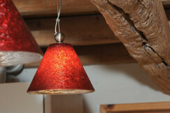 Particolare illuminazione e travi a vista