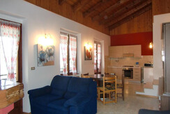 Ambra C: soggiorno con angolo cottura