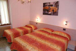 Ambra B: stanza con 3 posti letto