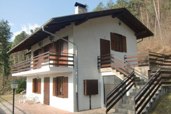 Casa Ambra: vista lato Nord-Est