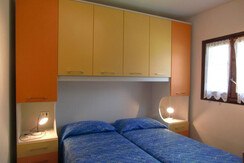 Bungalow Camilla: stanza con 2 letti singoli