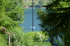 Il lago in lontananza