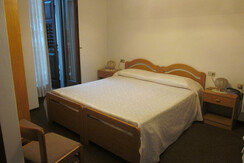 al moleta camera tripla_2