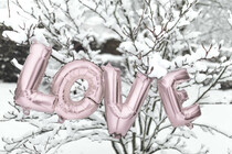 love-balloon-in-the-snow