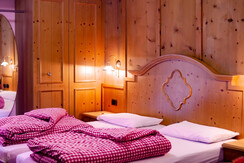 albergo centrale canazei camera in cirmolo in val 