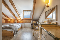 CV Hotel - camera mansardata doppia-tripla (3) o D