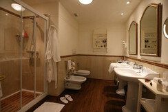 alpen suite hotel - dame - bagno