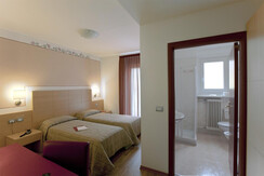 Alphotel Milano camera con bagno Pieri