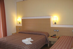 Alphotel Milano camera 2° piano con 3° letto