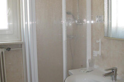 bagno_con_doccia camera doppia e tripla