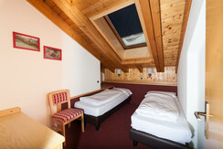 Appartamento con una camera in mansarda (4)