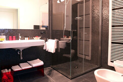 Relasi Villa Sizzo - Trento - Red and Black room (