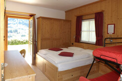 camera tre o quattro persone