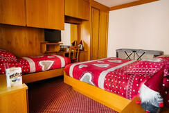 camera tripla classic_2