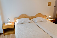 Camera con letto matrimoniale